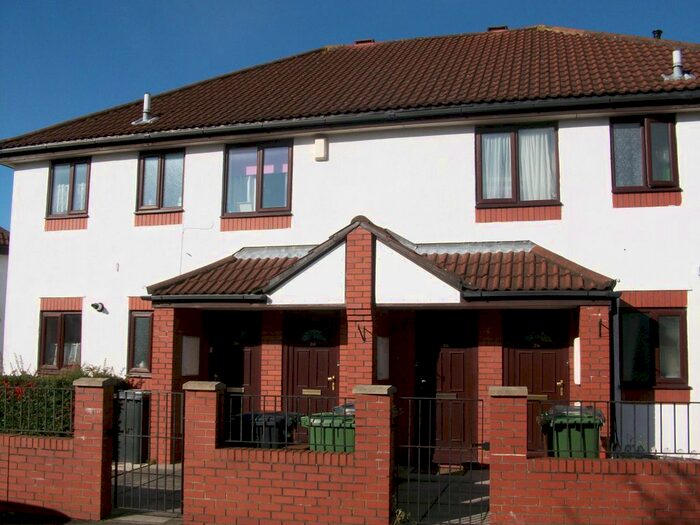 2 Bedroom Flat To Rent In School Road, Kingswood, Bristol, BS15