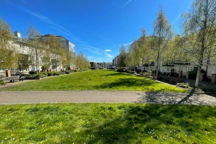 2 Bedroom Flat To Rent In Eastcliff, Bristol, BS20