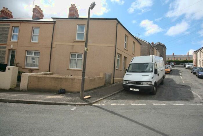 2 Bedroom Apartment To Rent In Cliff Street, Penarth, CF64