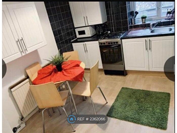 3 Bedroom Maisonette To Rent In Anchor House, London, EC1V