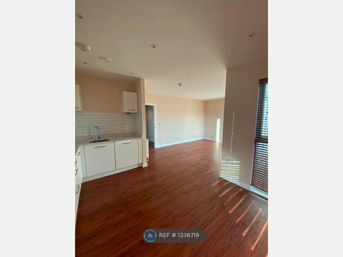 2 Bedroom Flat To Rent In Atkins Square, London, E8