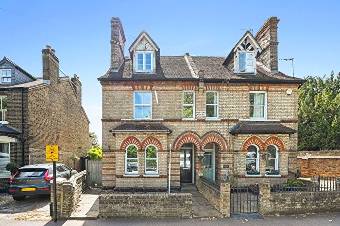 3 Bedroom Semi-Detached House For Sale In New London Road, Chelmsford, CM2