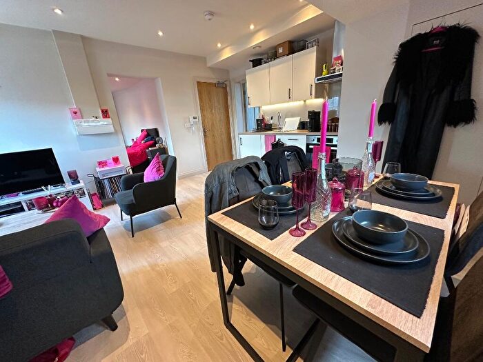 1 Bedroom Apartment To Rent In North Street, Leeds, West Yorkshire, LS2