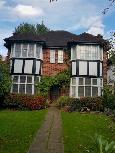 3 Bedroom Flat To Rent In Seymour Rd, Finchley, N3
