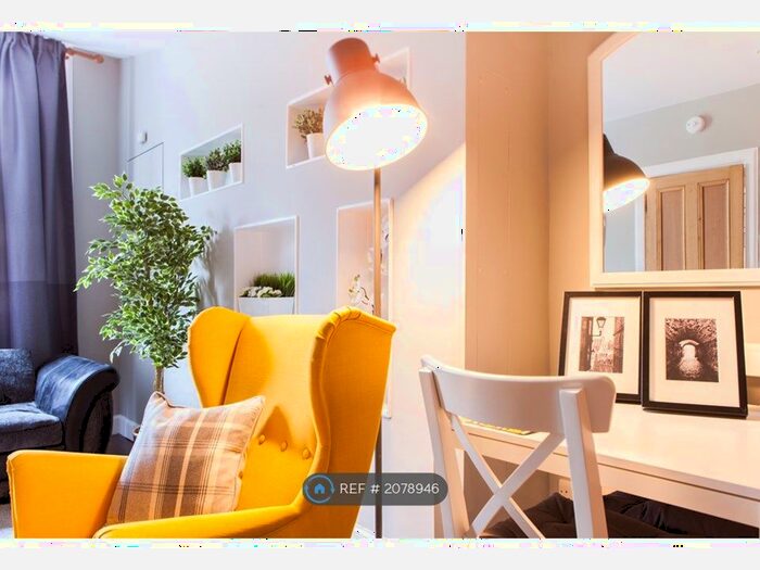 1 Bedroom Flat To Rent In Waverley Park, Edinburgh, EH8