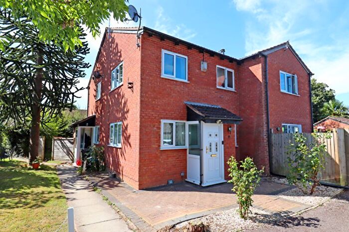 1 Bedroom End Of Terrace House For Sale In Larkspur Close, Taunton, TA1