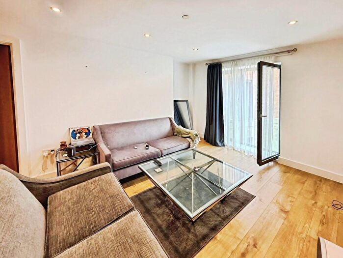 2 Bedroom Flat To Rent In Mabgate, Leeds, West Yorkshire, LS9