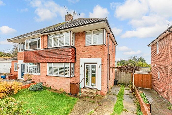 3 Bedroom Semi Detached House For Sale In Linwood Avenue, Rochester, Kent, ME2