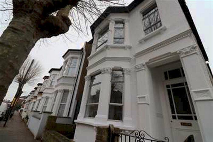 4 Bedroom House To Rent In Napier Avenue, Southend On Sea, SS1