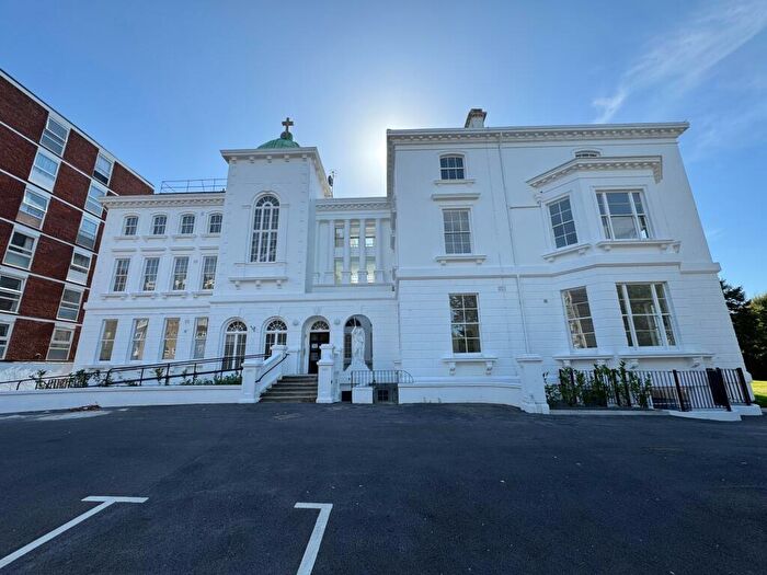 2 Bedroom Flat To Rent In Hartington Place, Eastbourne, BN21