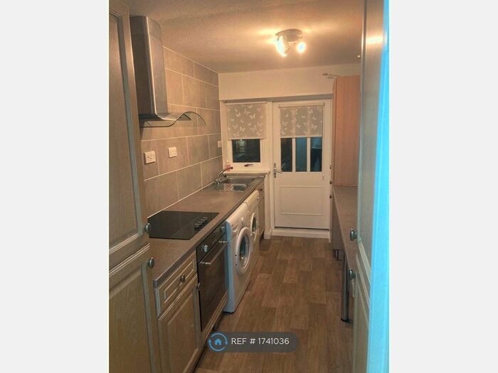 3 Bedroom Flat To Rent In Fintry Mains, Dundee, DD4