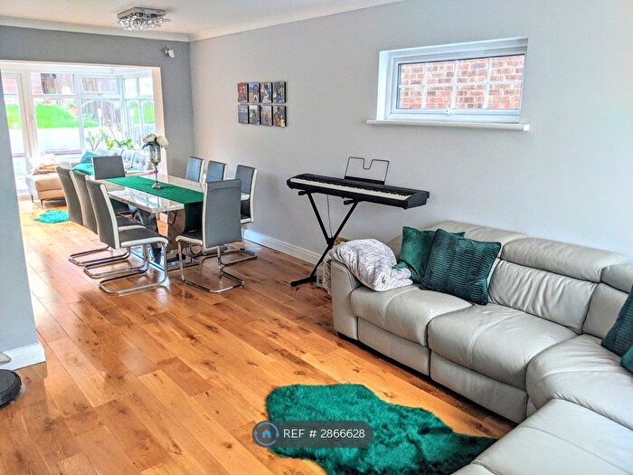 4 Bedroom Semi Detached House To Rent In Ibsley Way, Cockfosters, Barnet, EN4