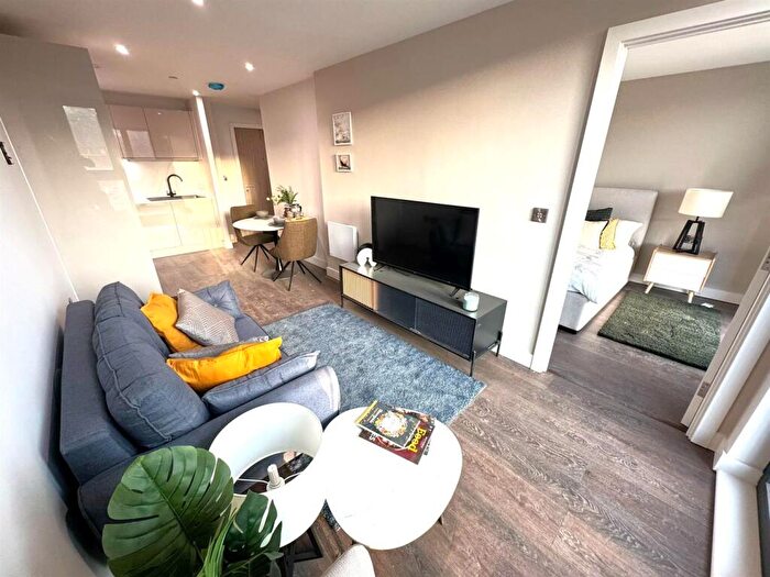 2 Bedroom Flat To Rent In Triskelion Way, Liverpool, L3