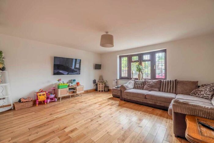 5 Bedroom Detached House For Sale In Stanwell Road, Horton, SL3
