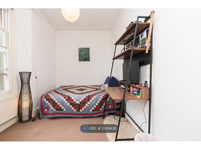 2 Bedroom Flat To Rent In Cotham Grove, Bristol, BS6