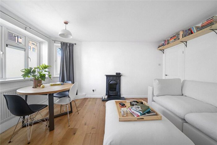 2 Bedroom Flat For Sale In Chestnut Avenue North, London, E17