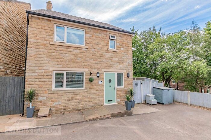4 Bedroom Detached House For Sale In Sheffield Road, Glossop, Derbyshire, SK13
