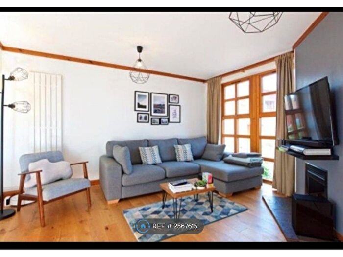 3 Bedroom Detached House To Rent In Newby Place, Milton Keynes, MK4