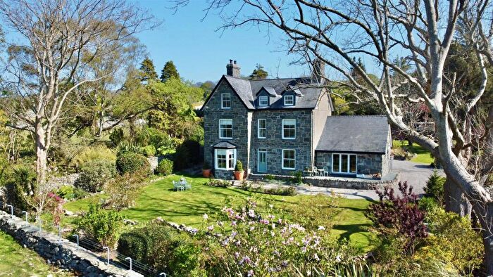 6 Bedroom Detached House For Sale In Dyffryn Ardudwy, LL44