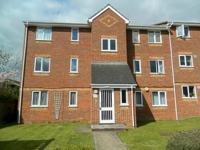 1 Bedroom Flat To Rent In Walpole Road, Cippenham, Berkshire, SL1