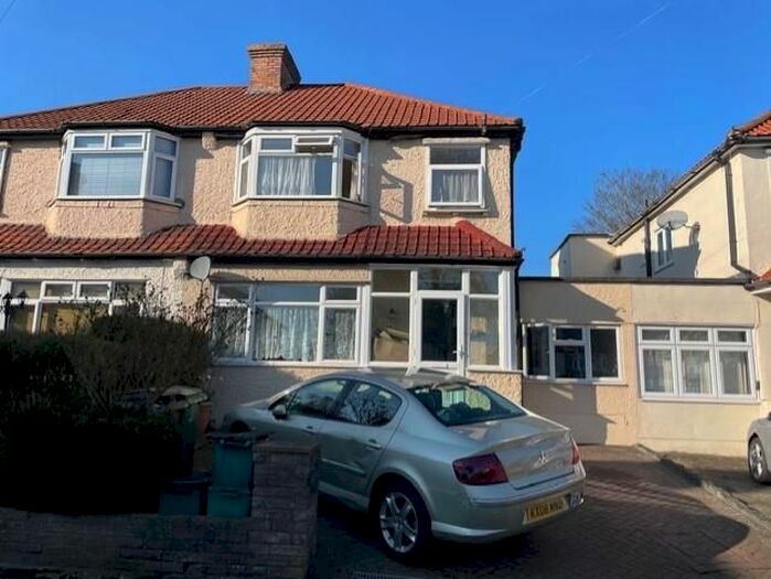 4 Bedroom Property To Rent In Wandle Court Gardens, Beddington, Croydon, CR0