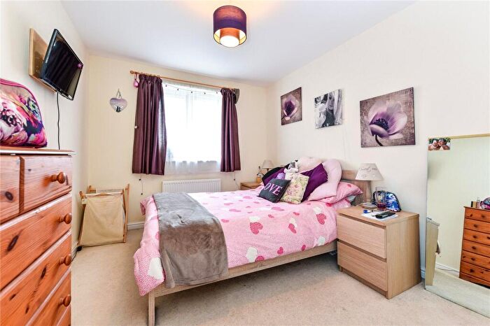 2 Bedroom Flat For Sale In Garstons Way, Alton, Hampshire, GU34