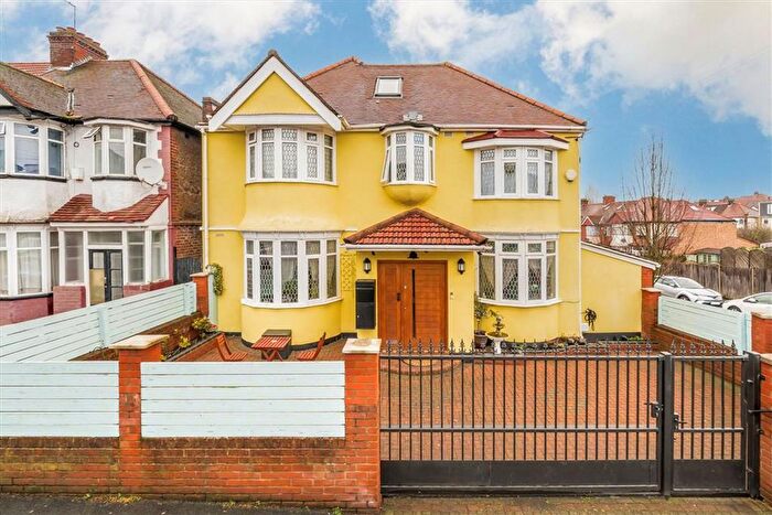7 Bedroom Detached House For Sale In Cairnfield Avenue, Cricklewood, NW2