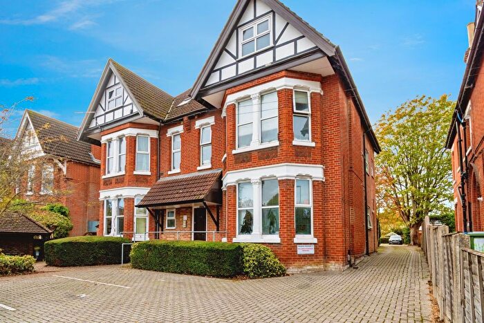 1 Bedroom Flat For Sale In Hill Lane, Southampton, SO15