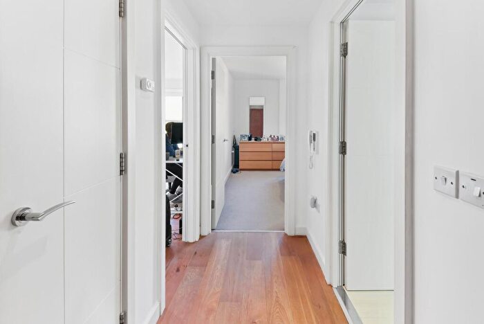1 Bedroom Apartment For Sale In Forge Square, Canary Wharf, E14