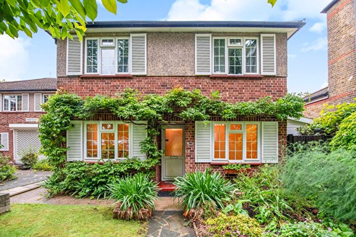 2 Bedroom Flat For Sale In Crane Court, Sheen Gate Gardens, SW14