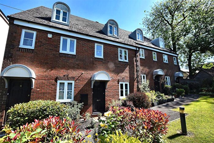 2 Bedroom Apartment For Sale In Waterside Court, Alton, Hampshire, GU34