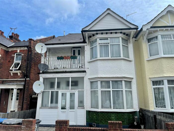 Studio To Rent In Melrose Avenue, London, NW2