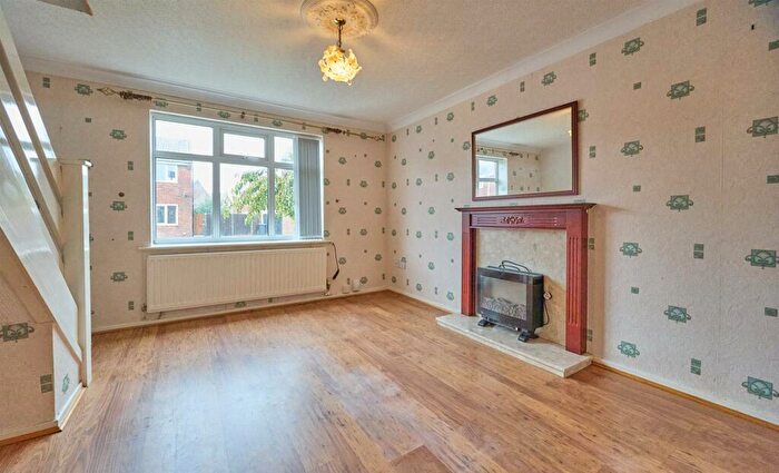 2 Bedroom Semi-Detached House For Sale In Severn Avenue, Hinckley, LE10