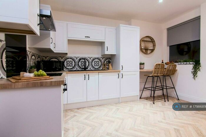 1 Bedroom Flat To Rent In Market Street, Warwickshire, CV21