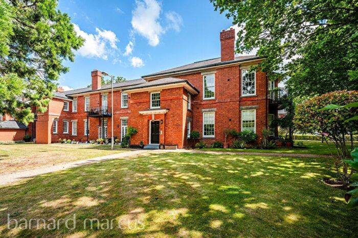 2 Bedroom Apartment For Sale In Glanville Way, Epsom, KT19