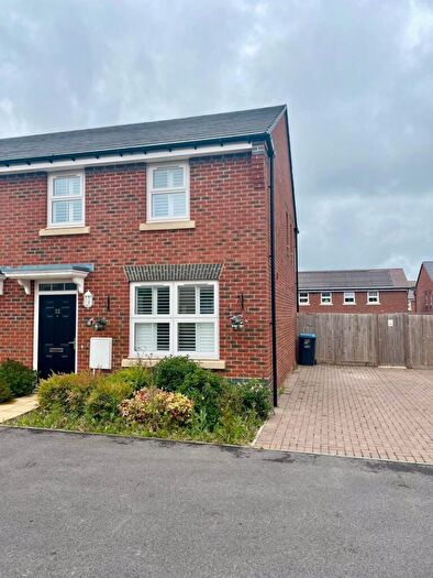 3 Bedroom Semi-Detached House To Rent In Mortimer Place, Bearwood - Contemporary -Bedroom Home With Ensuite, Garden & Parking, BH11
