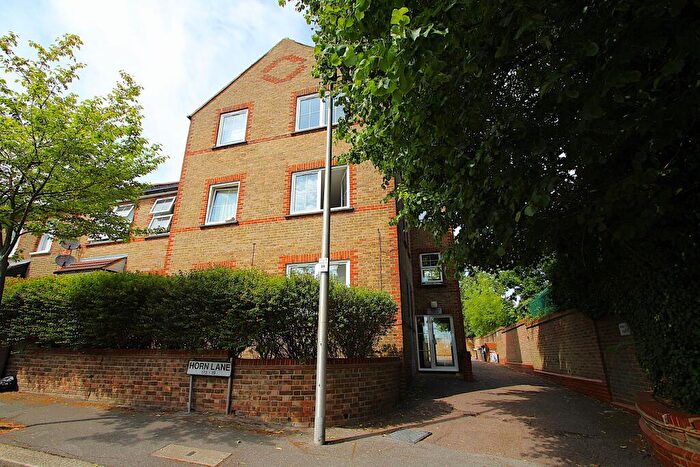 1 Bedroom Flat For Sale In Cumberland Court, Horn Lane, Woodford Green, IG8