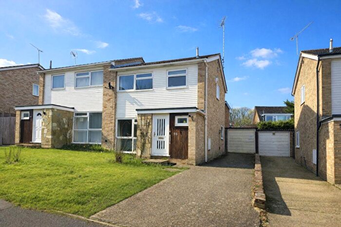 3 Bedroom Semi Detached House For Sale In Oakfields, Guildford, Surrey, GU3