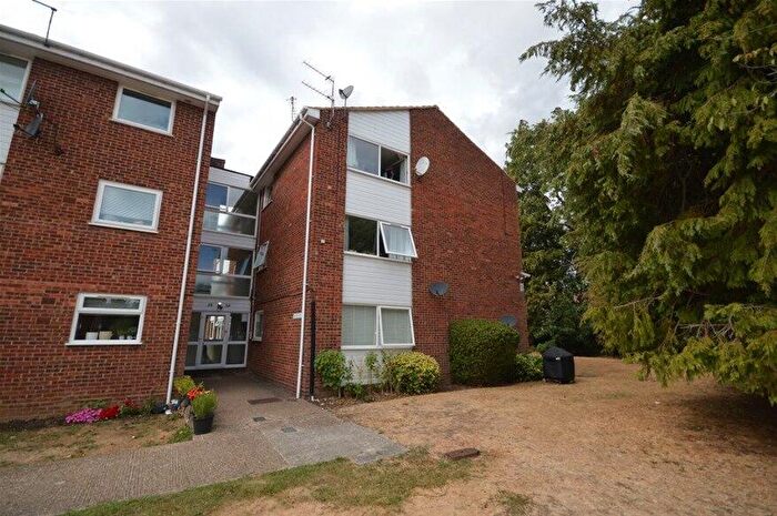 2 Bedroom Flat To Rent In Cedar Court, St Albans, St. Albans, AL4