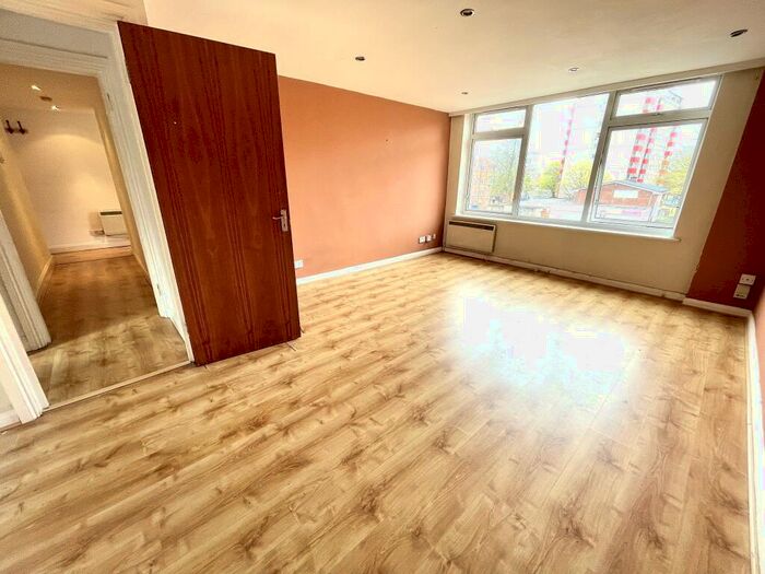 2 Bedroom Flat To Rent In Arden Grove, Ladywood, Birmingham, B16