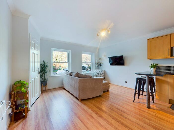 1 Bedroom Flat To Rent In Mumbles Road, Mumbles, Swansea, SA3