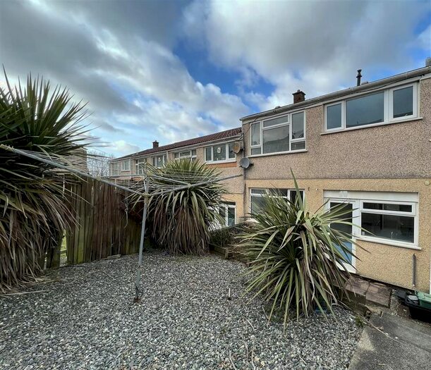 3 Bedroom Property To Rent In Fairyland, Neath, SA11