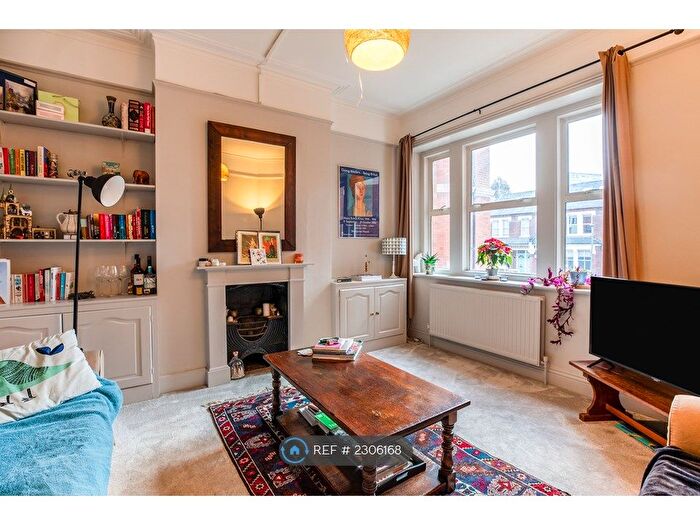 2 Bedroom Flat To Rent In Lurline Gardens, London, SW11