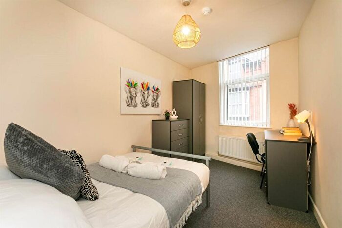1 Bedroom Apartment To Rent In Room, NG7