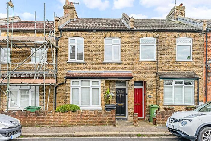 3 Bedroom House For Sale In Chivers Road, Chingford, E4