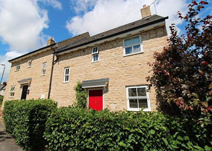 3 Bedroom Semi-Detached House For Sale In Stonemasons Close, Olney, MK46