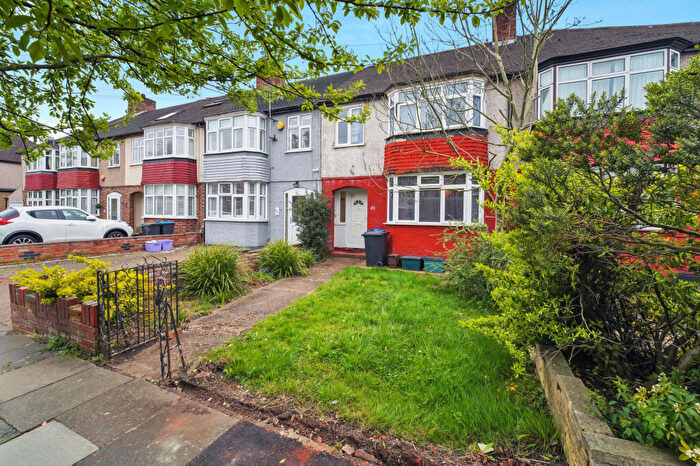 3 Bedroom Terraced House For Sale In Queen Mary Avenue, Morden, London, SM4