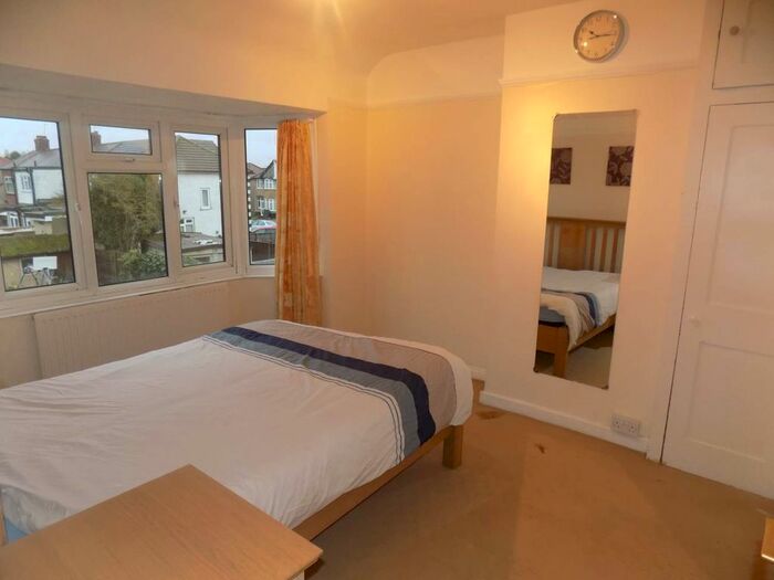 1 Bedroom Flat To Rent In Bourne Avenue, Hayes, Middlesex, UB3