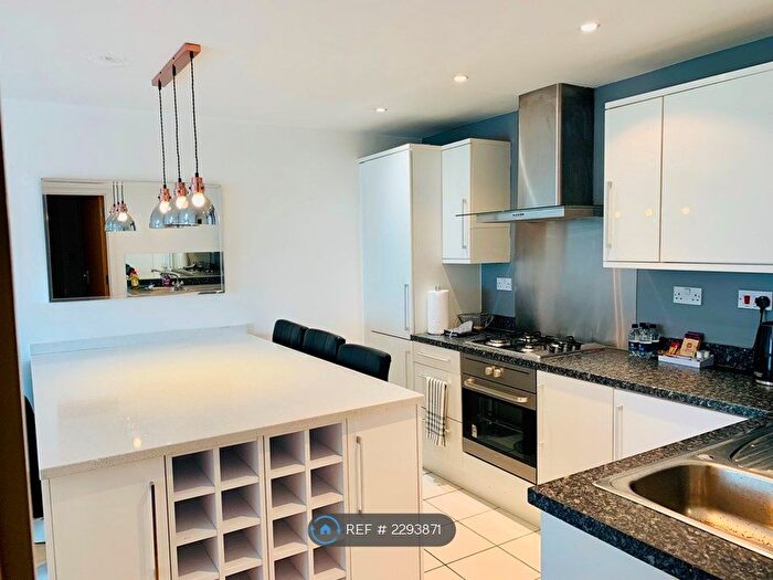2 Bedroom Flat To Rent In Lovelace House, London, W13