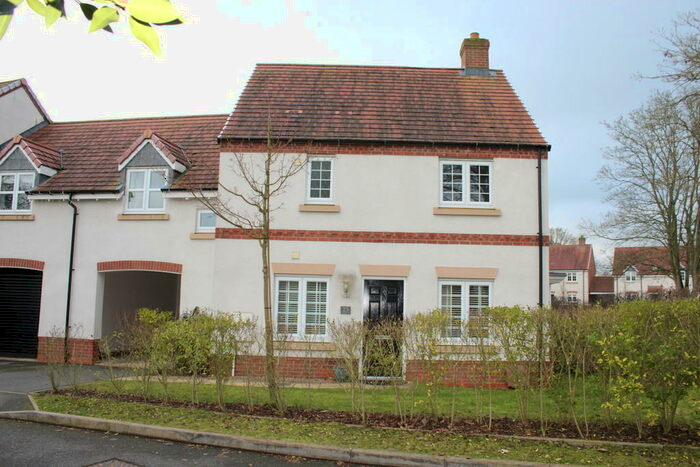 4 Bedroom Link Detached House To Rent In Godwin Lane, Knowle, B93